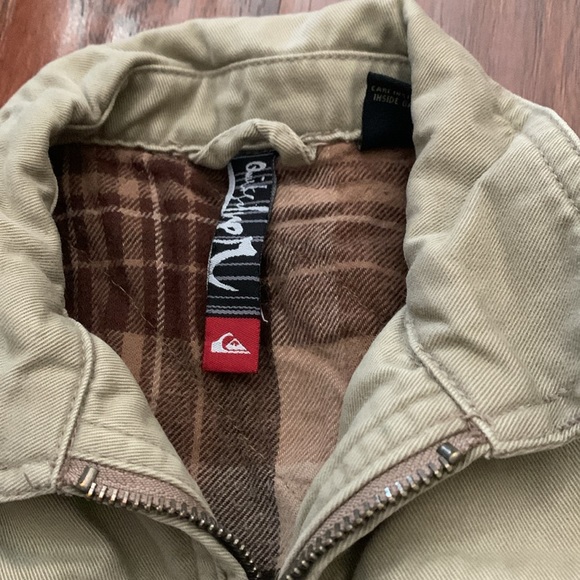 2T quilted khaki Quicksilver zip up jacket with flannel liner. Very gently used - Picture 4 of 7